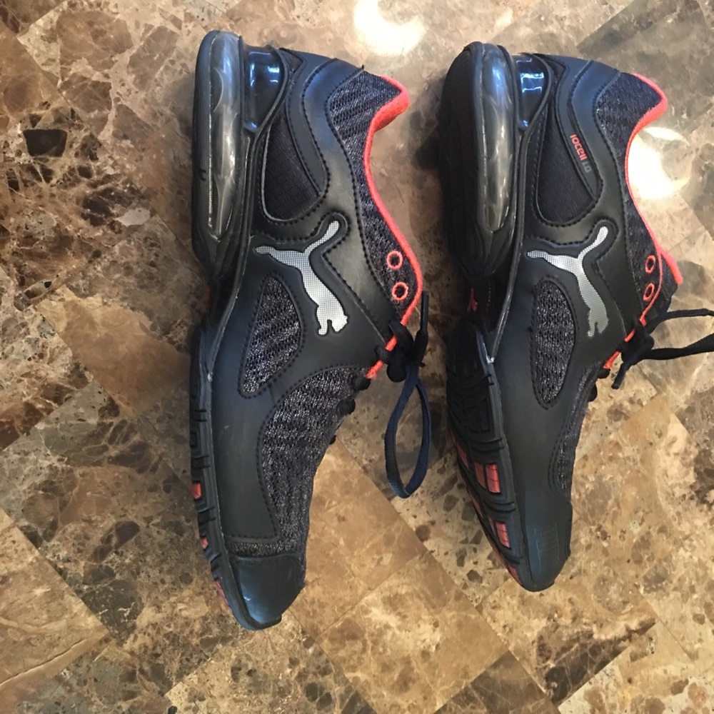 Puma tennis shoes (women)